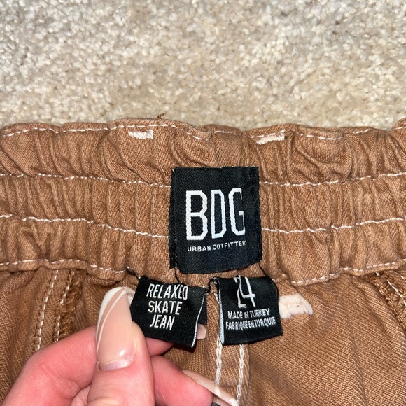 Bdg relaxed skate jean, Brown cargo pant with white stitching.Size 24 us women. - Picture 7 of 7